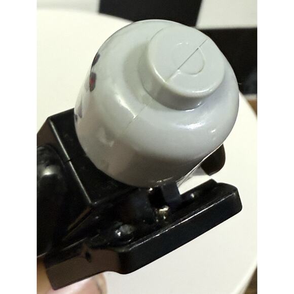 LEGO Star Wars Darth Vader LED Clip Lite Flashlight 3” - Picture 7 of 9